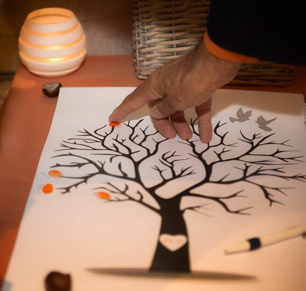 arbre empreinte orange doigt livre d'or mariage artistique