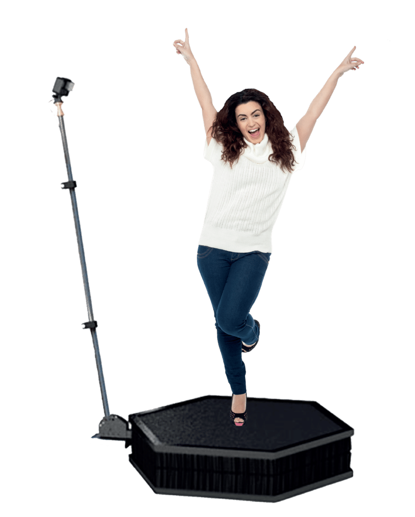 femme bras en l'air podium animation video booth 360 degrés caméra go pro