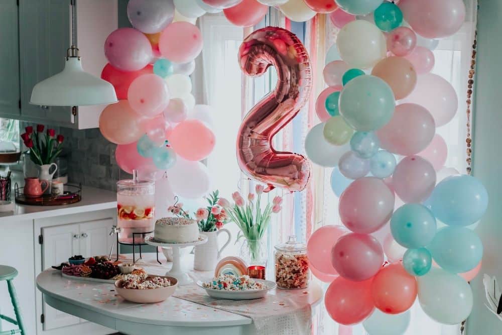 deco anniversaire arc en ciel ballon gonflable 2 ans couleur pastel cuisine