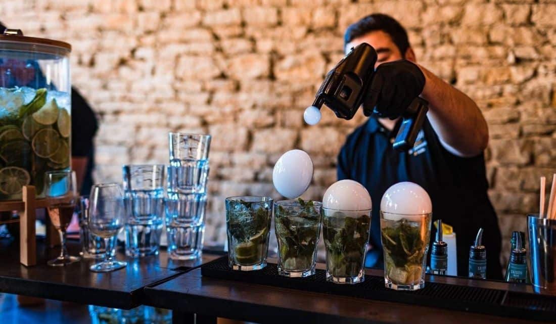 cocktail bulle fumée mixologie barman verre mojito