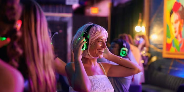 animation soiree entreprise silent disco casque couleur led vert audio musique