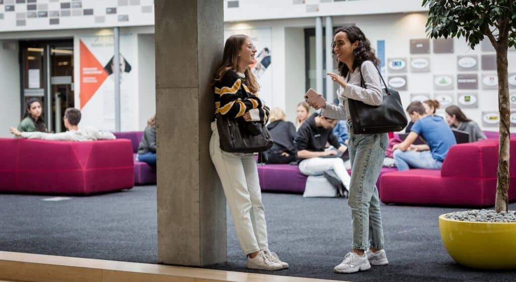 jpo grandes ecole edhec porte ouverte discussion etudiant campus université