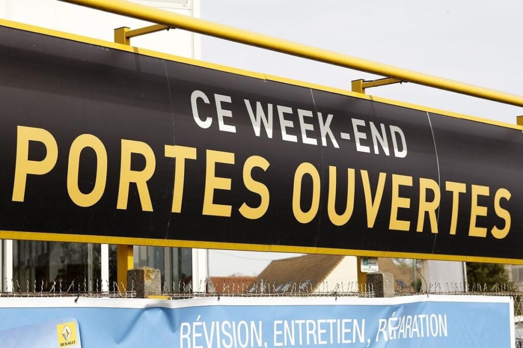 banderole publicitaire renault journée porte ouvertes week end