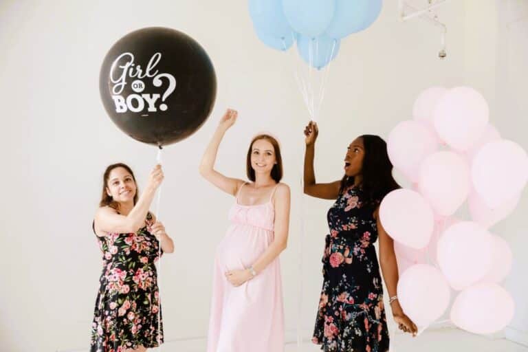 gender reveal annonce bébé sexe ballon femme girl boy moment crucial explosion