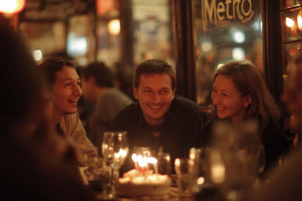 anniversaire toast bar parisien fete anniversaire gateau