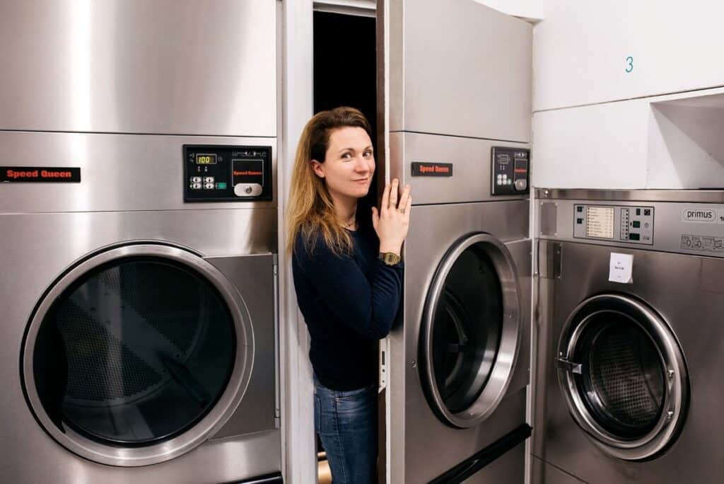 bar caché le lavomatic paris entrée secrète fausses machines à laver lavie porte