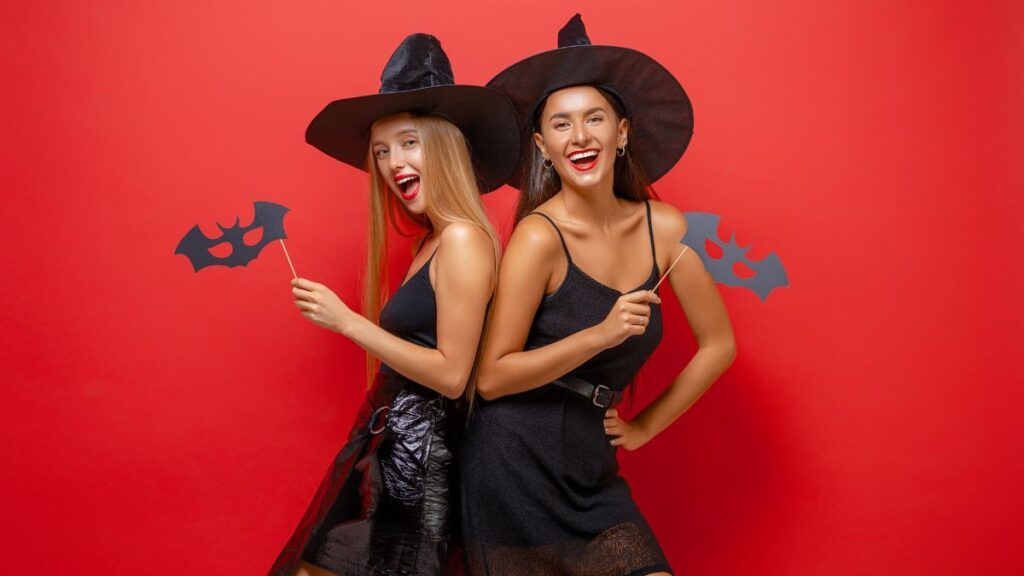 costume femme halloween chapeau sorcière robe noire props chauve souris