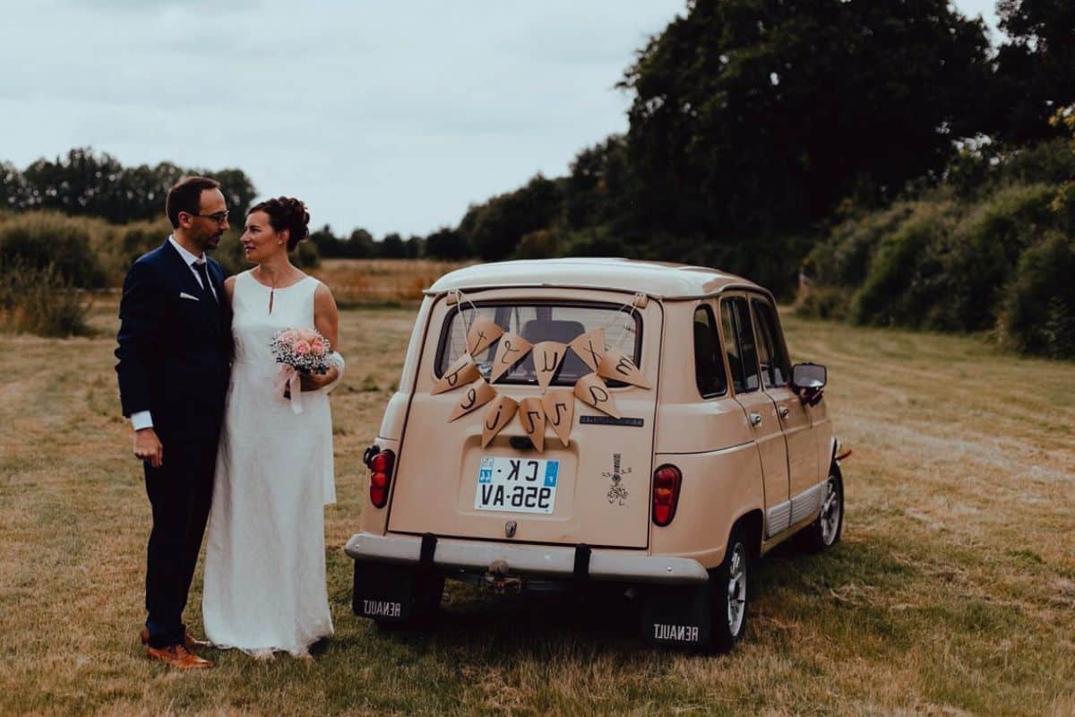 photographie voiture vintage mariage retro champetre renault 4l champs beige été