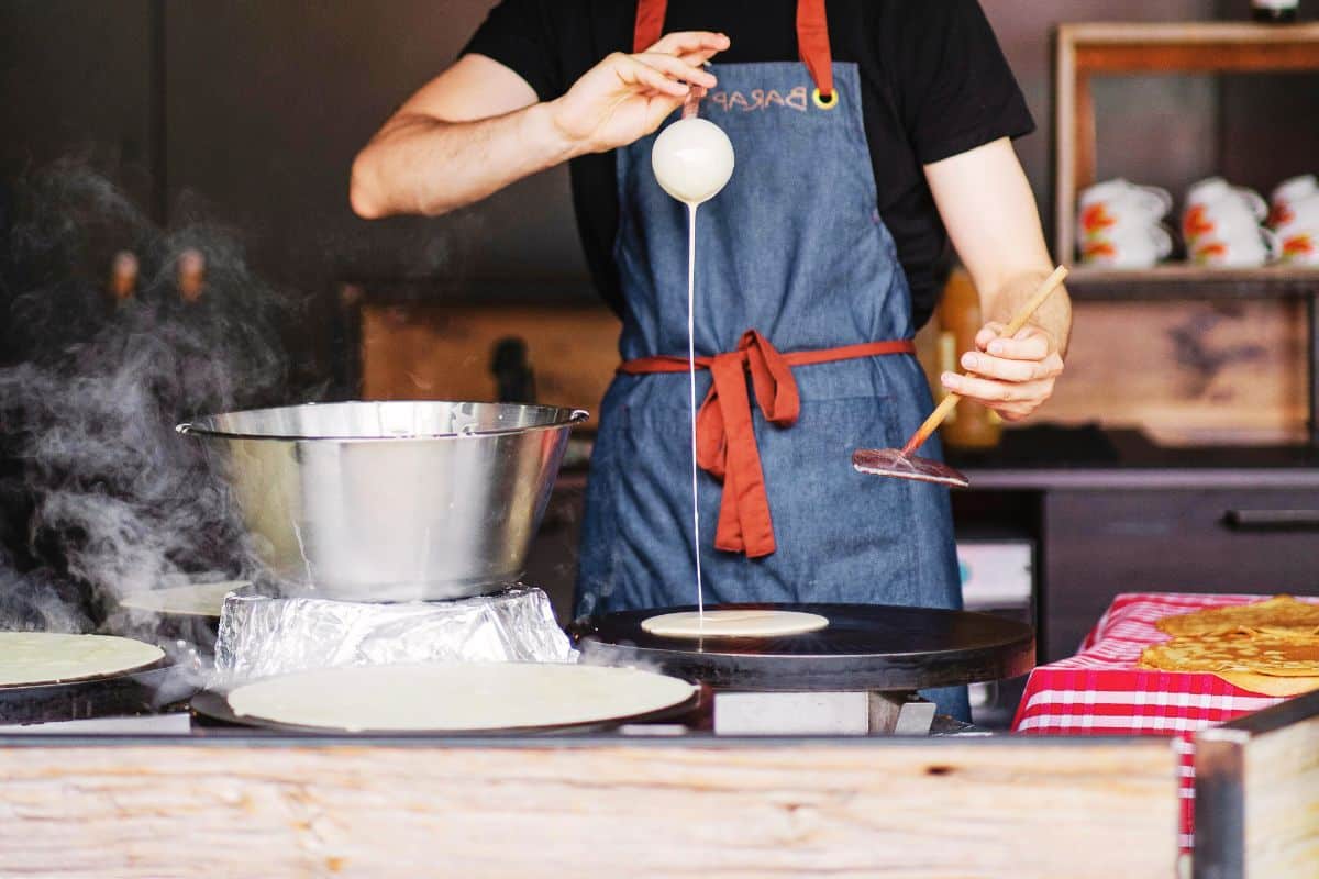 atelier crepe billig breton louche pâte à crepes tablier