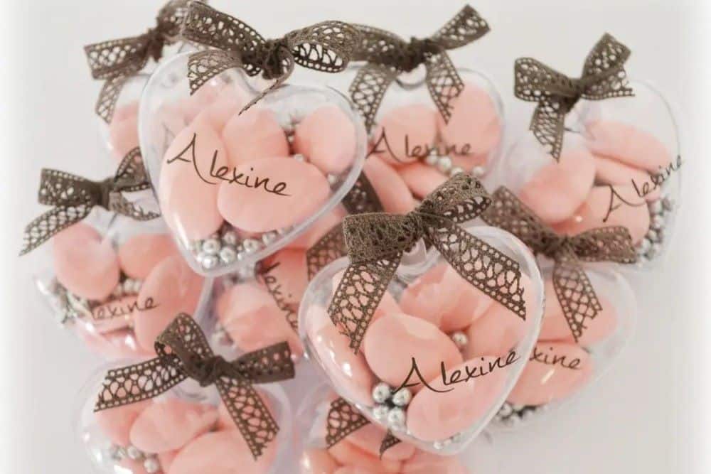 coeur plexi idée originale dragées mariage rose alexine nom prenom cadeau pour invités