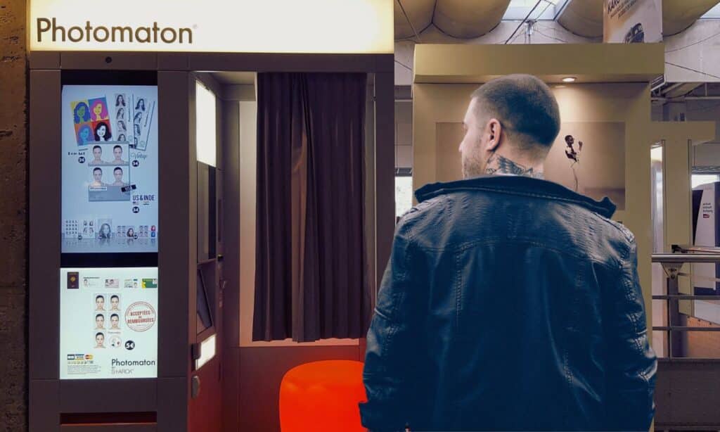 homme utilisation photomaton prison menace