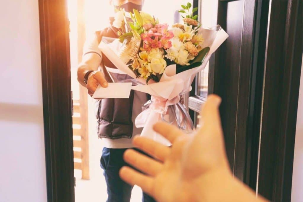 livreur à domicile bouquet de fleur fraiches florajet porte remise client
