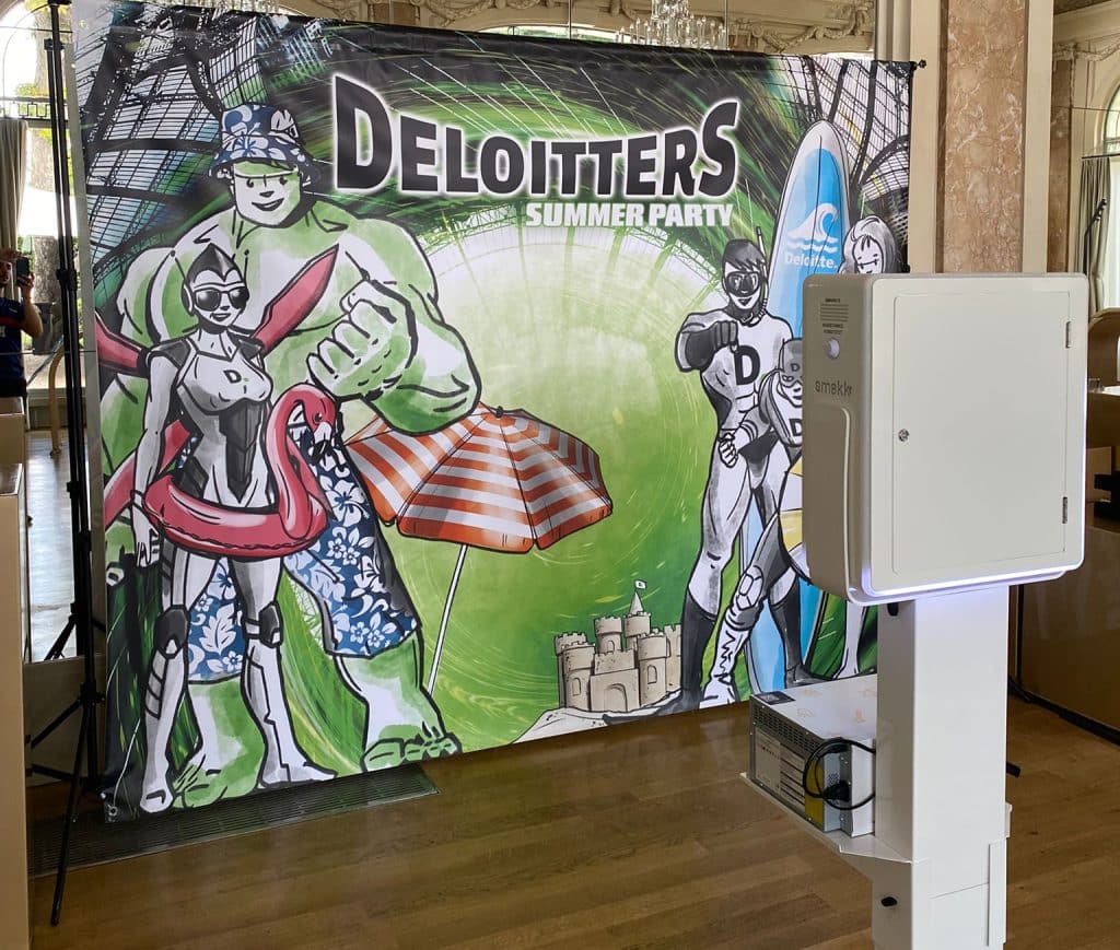 photocall smakk mur deloitters summer party imrpession personnalisé borne photomaton portable smakk espace entreprise photo