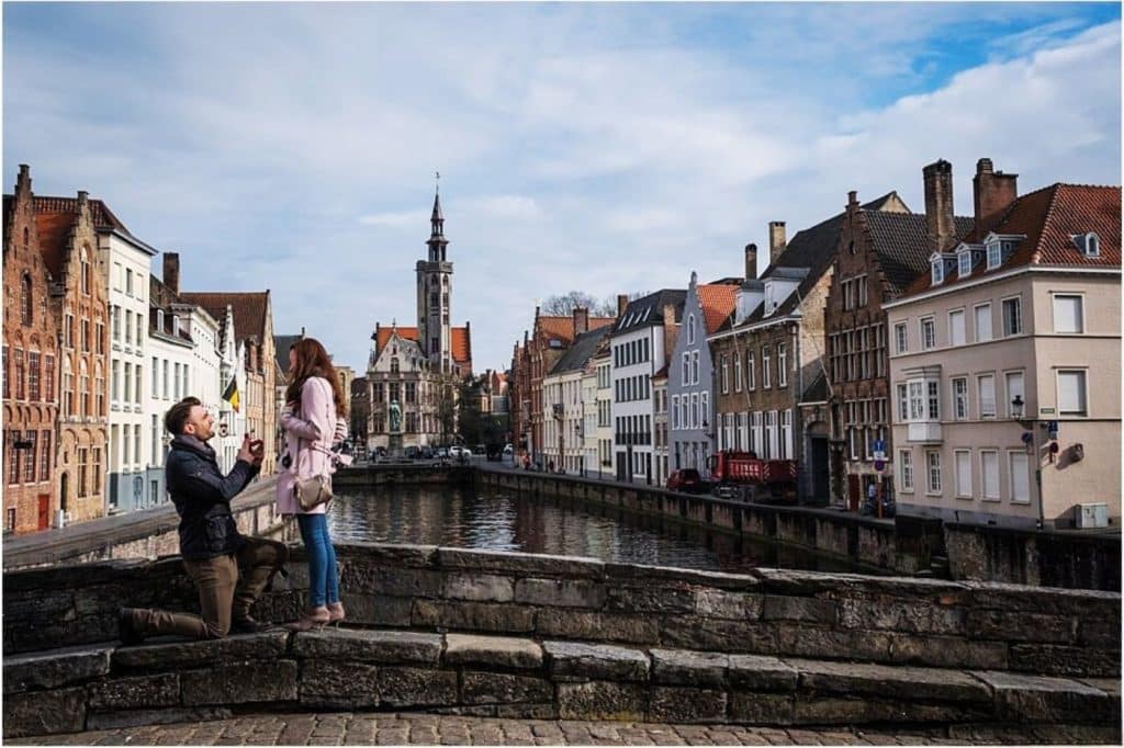 demande mariage pont bruges belgique homme femme